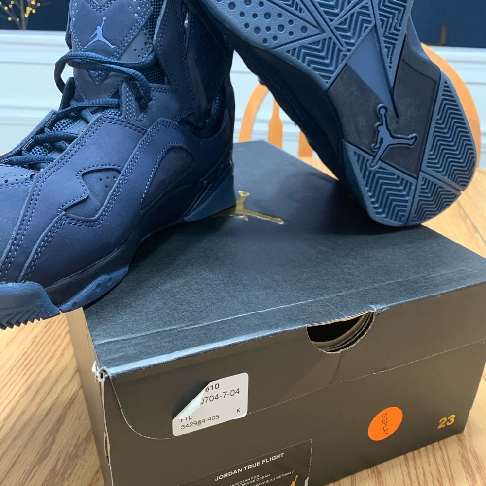 Jordan True Flight in Obsidian/Ocean Fog